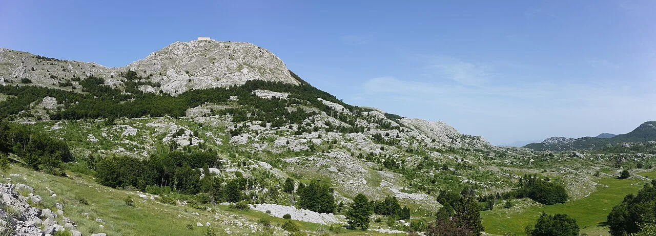 Lovćen: the stairs and Njegoš Mausoleum · Photo 1
