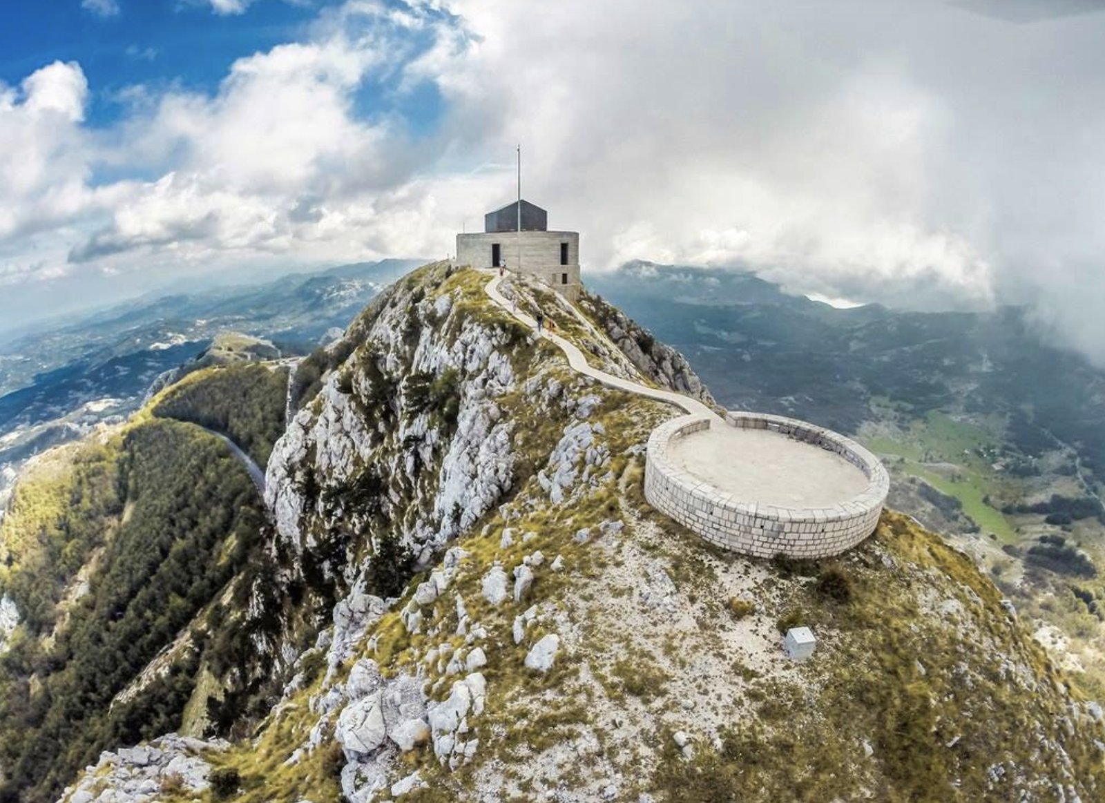 Lovćen: the stairs and Njegoš Mausoleum · Photo 4