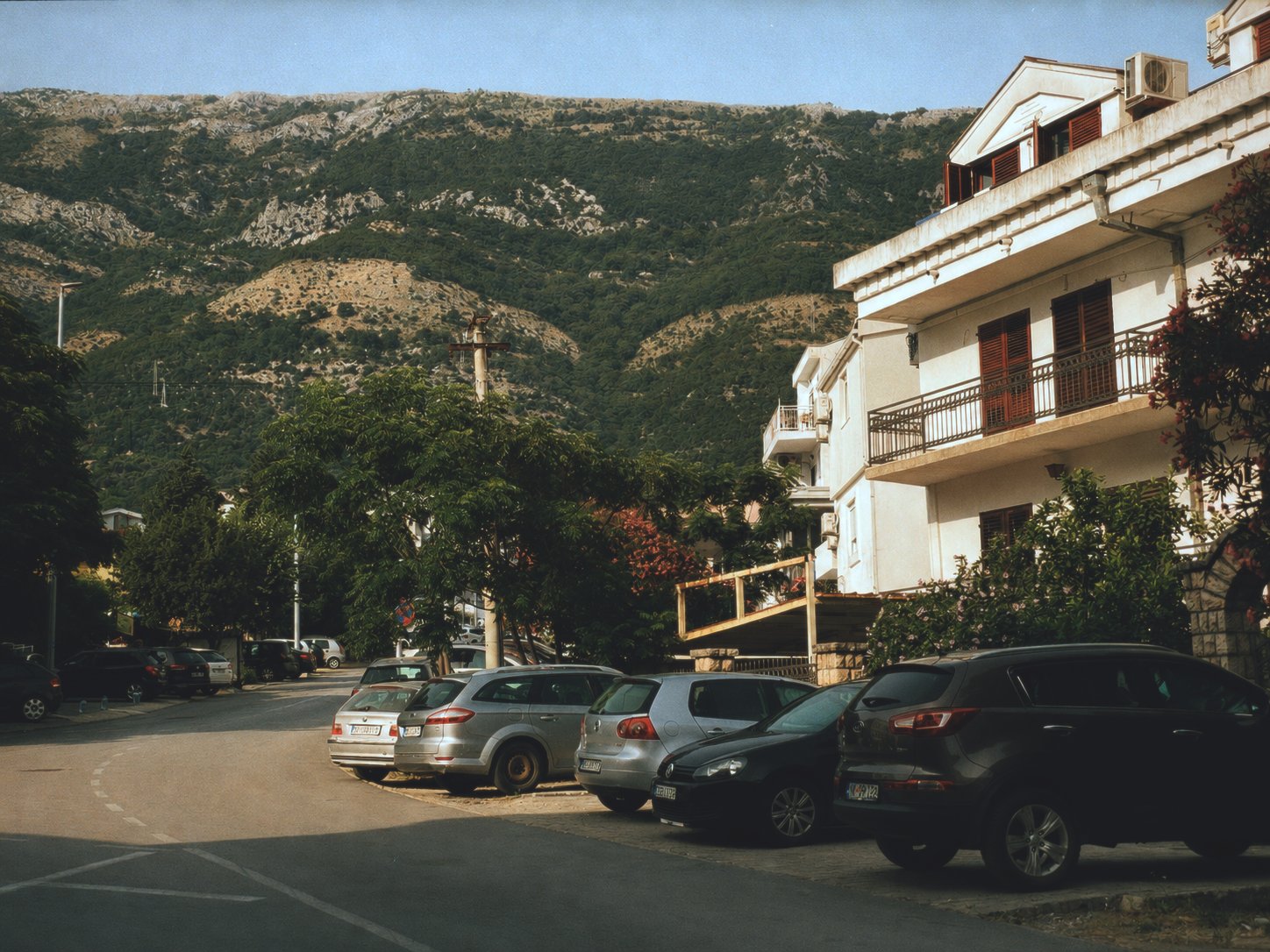 A residential street below the mountains in Sutomore